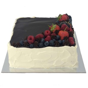 Balmy Choco Berries Cake