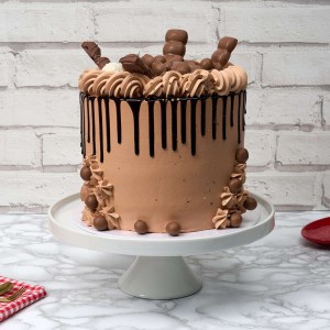 Kinder Bueno Tower Cake