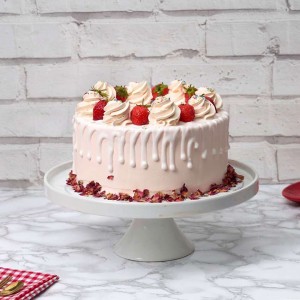 White Chocolate Strawberry Cake