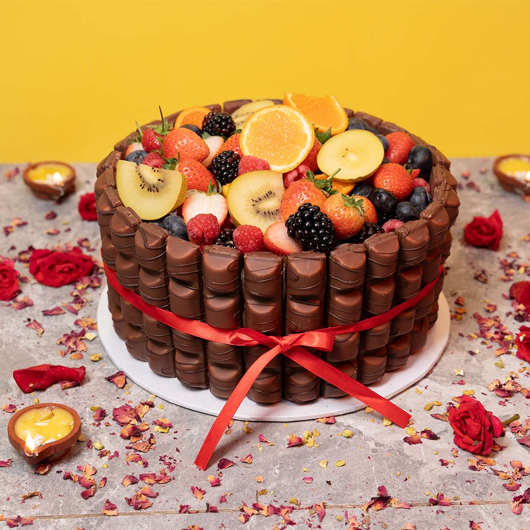 Fruit basket cake