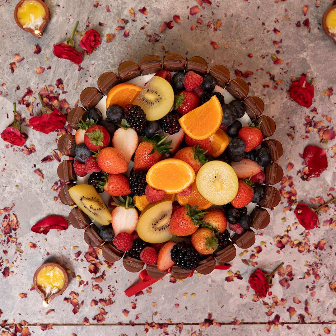 Fruit basket cake