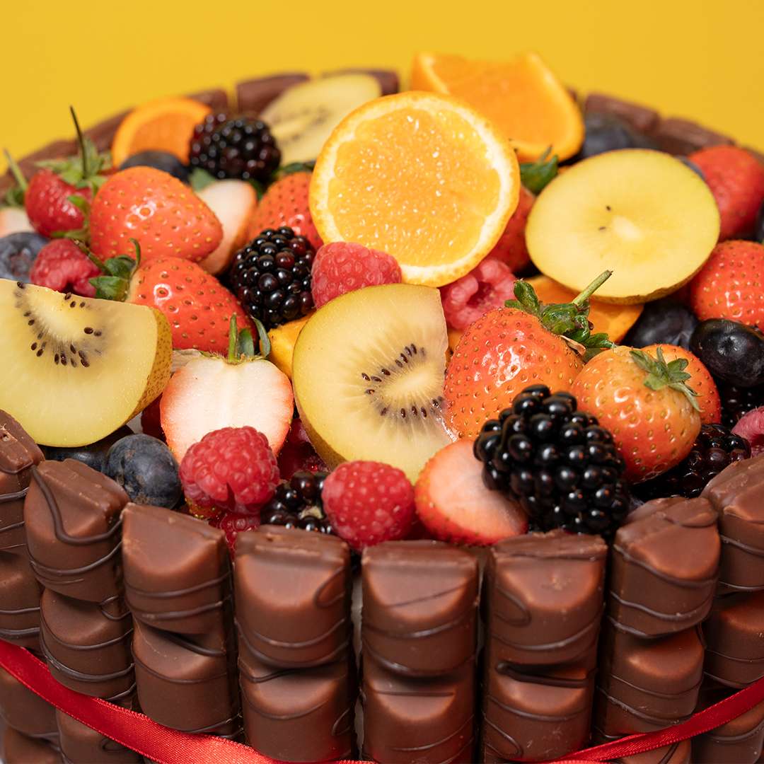 Fruit basket cake