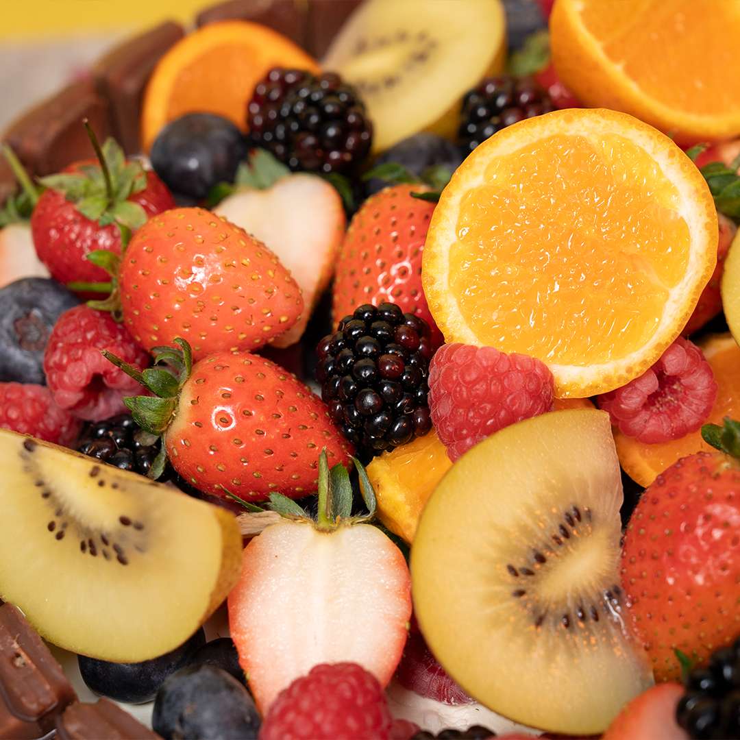 Fruit basket cake