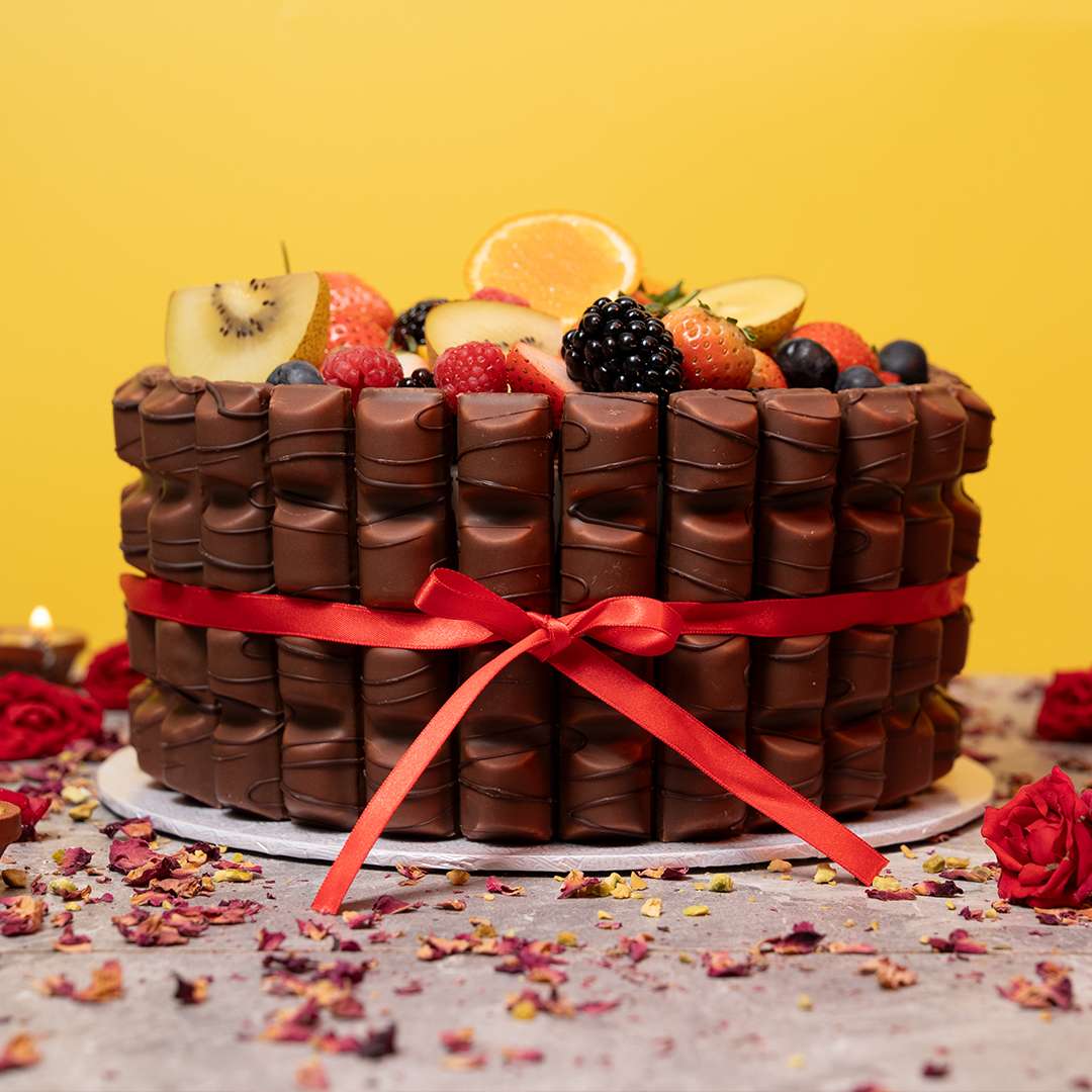 Fruit basket cake