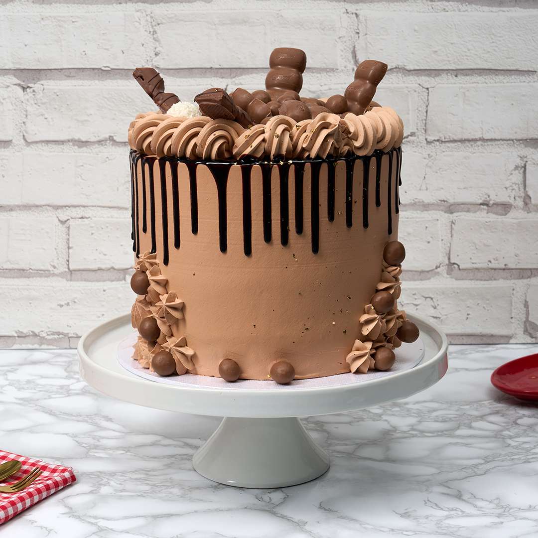 Kinder bueno tower cake