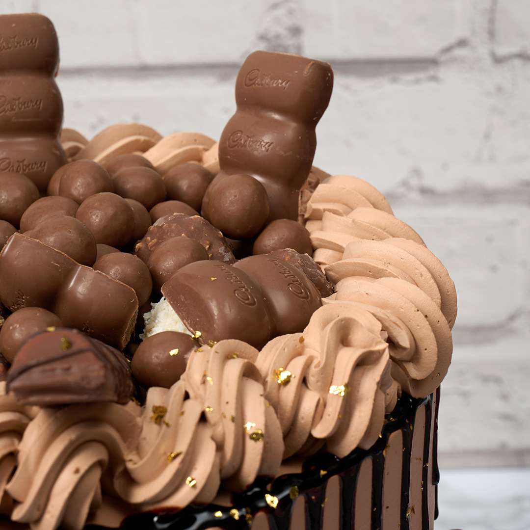 Kinder bueno tower cake