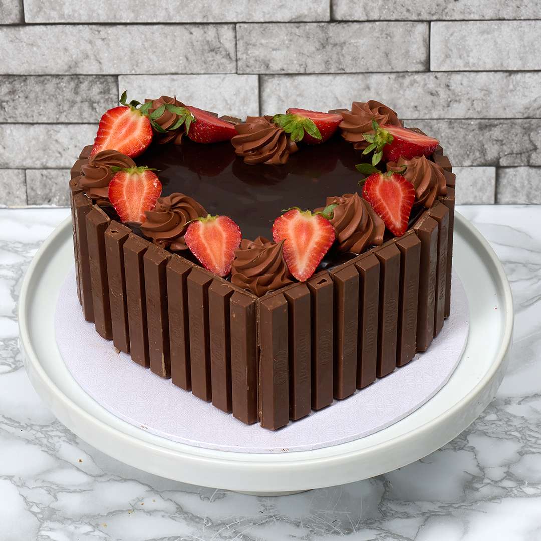 Kitkat Heart Cake