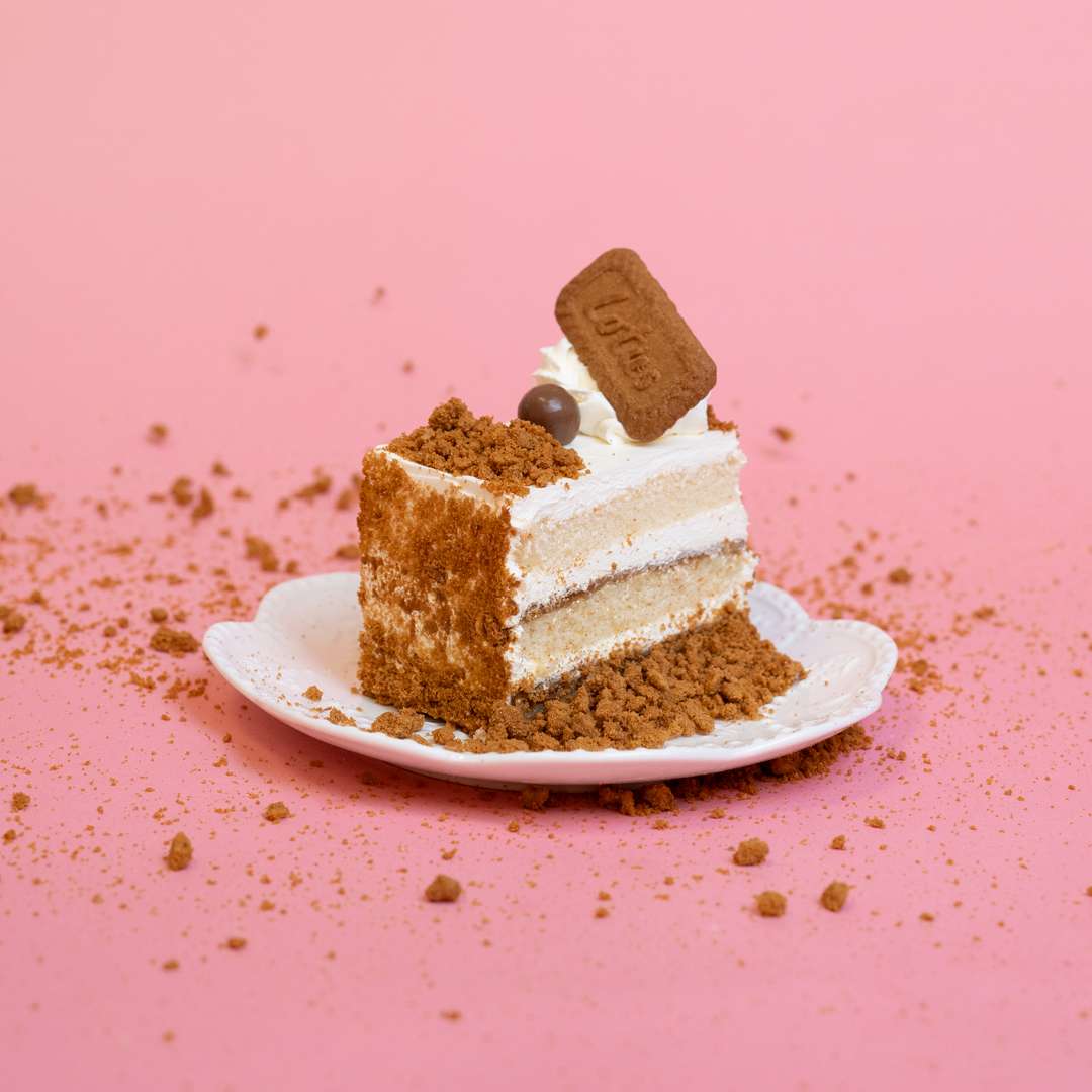 Lotus Biscoff Cake Slice