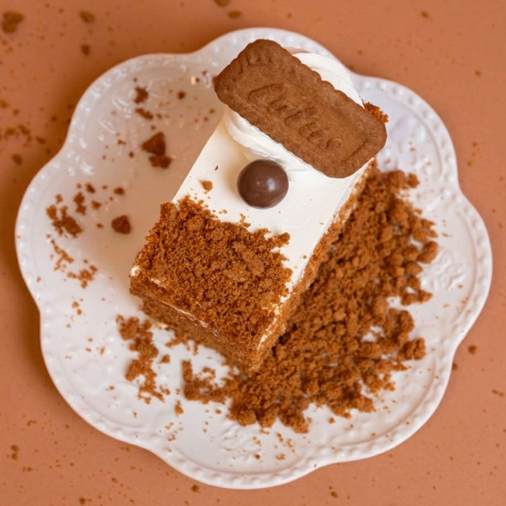 Lotus Biscoff Cake Slice