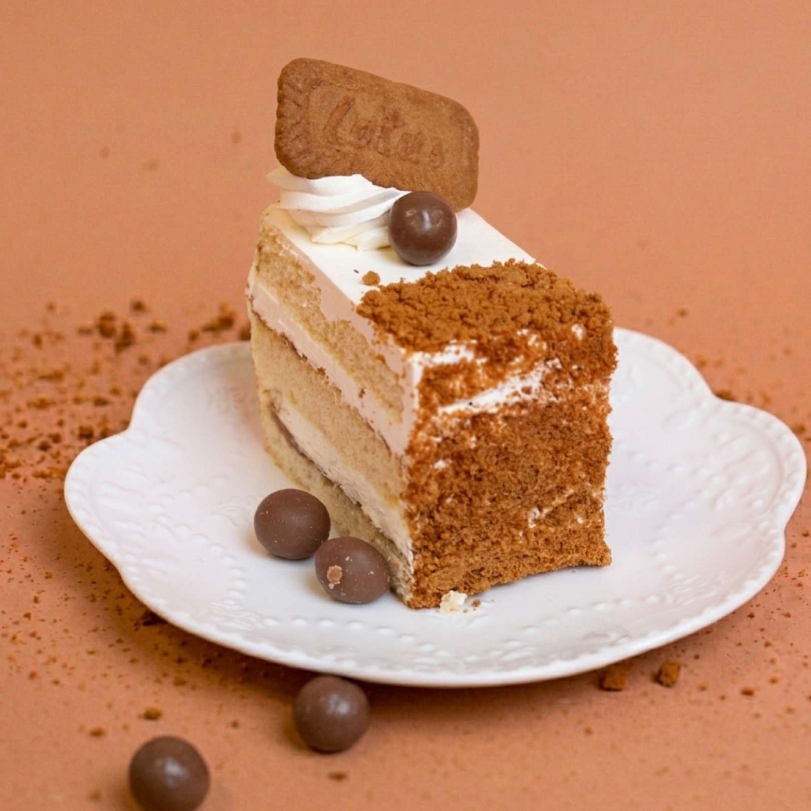 Lotus Biscoff Cake Slice