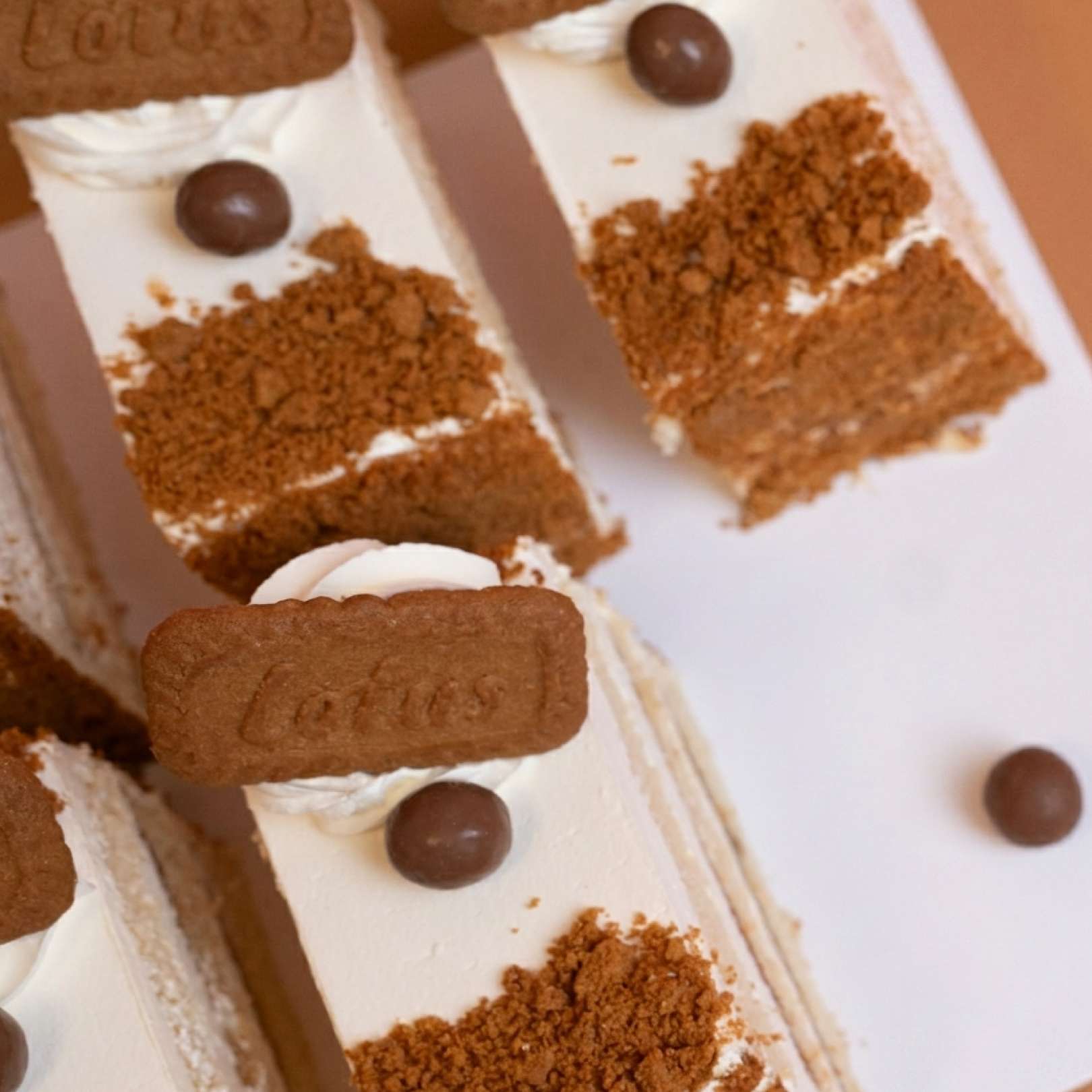 Lotus Biscoff Cake Slice