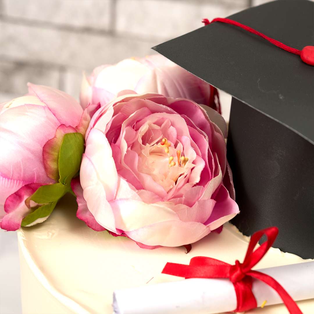 Premium Graduation Cake