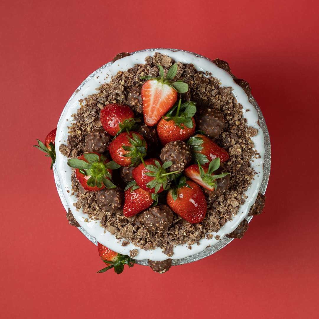 Strawberry & Ferrero Cake