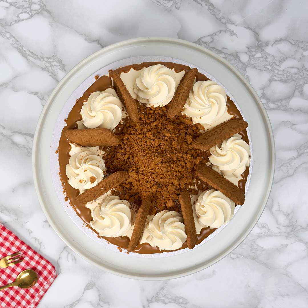 Vegan lotus Biscoff cake