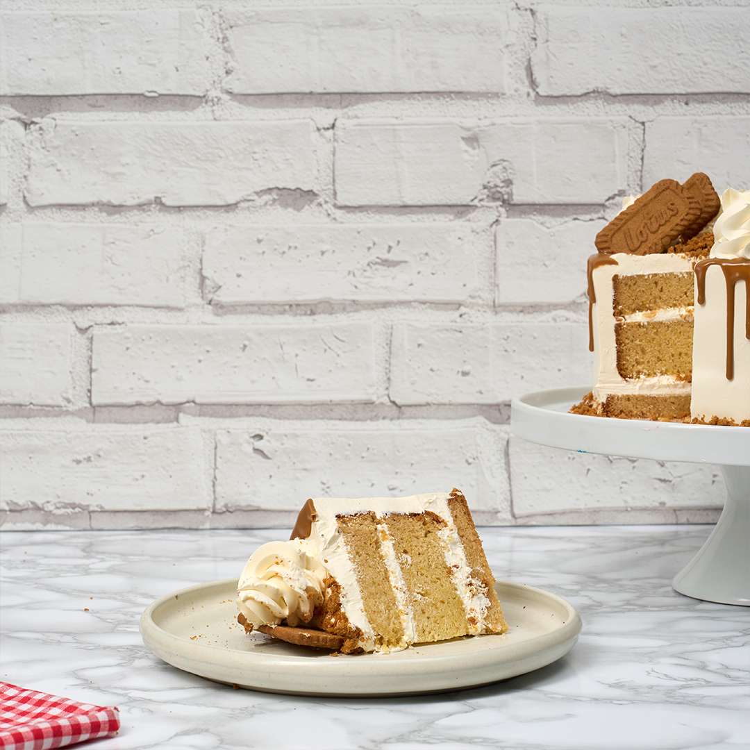 Vegan lotus Biscoff cake