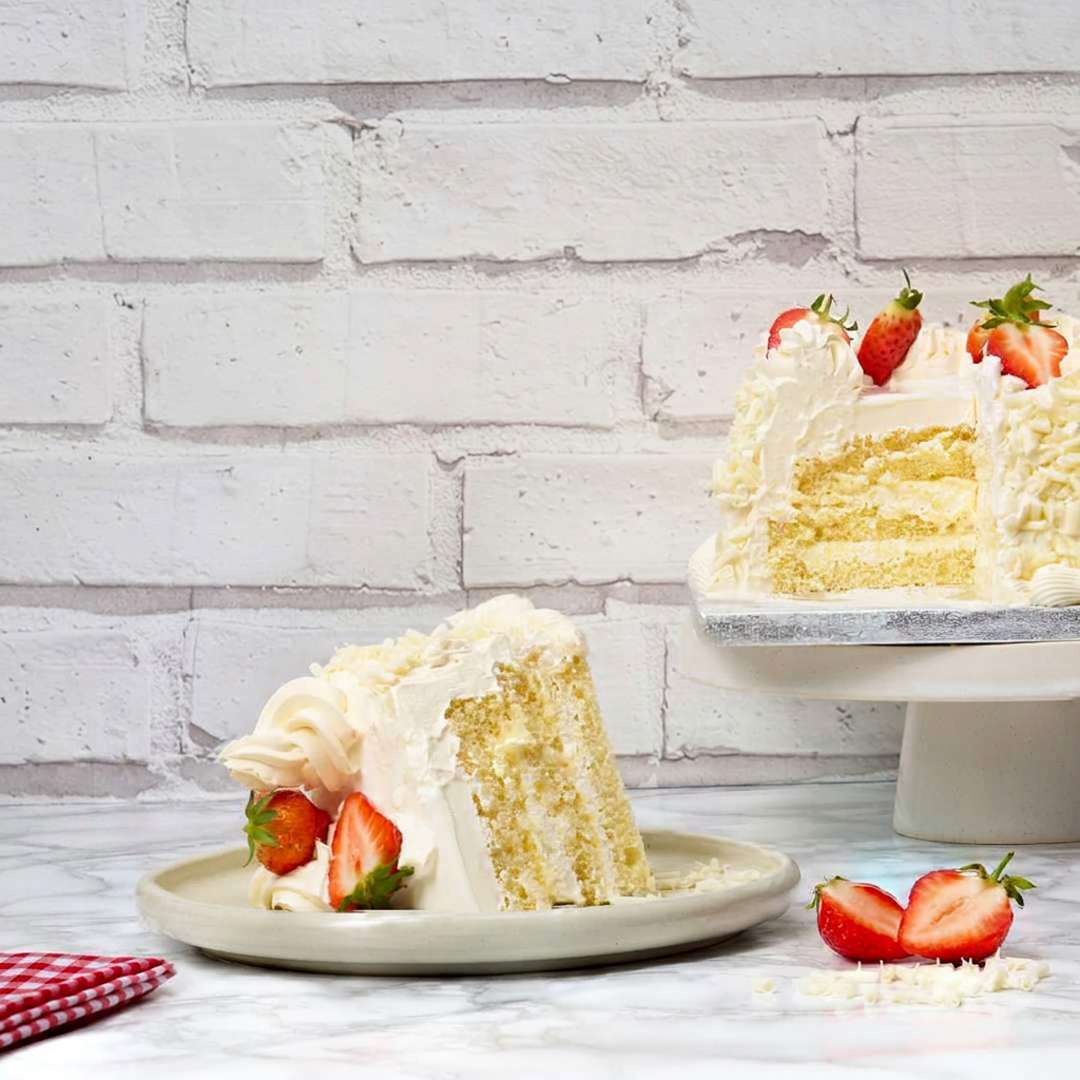 White Choco Square Cake