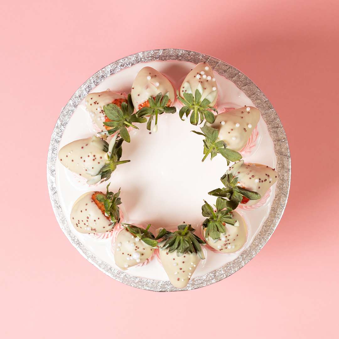 White Chocolate Strawberry Cake