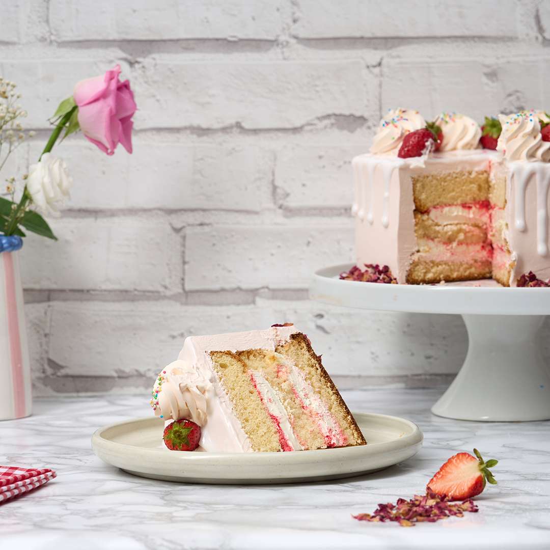 White Chocolate Strawberry Cake