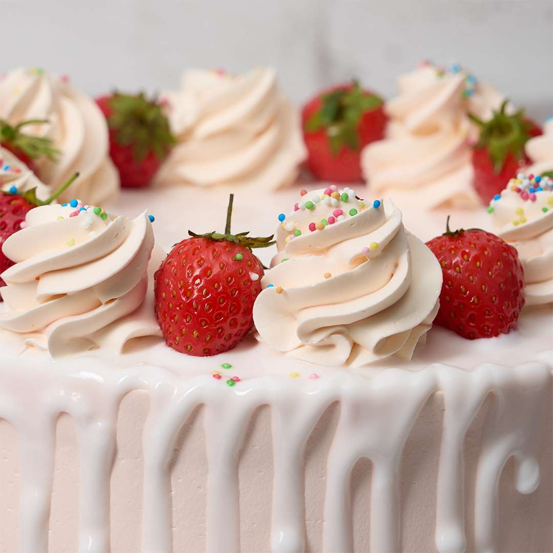 White Chocolate Strawberry Cake