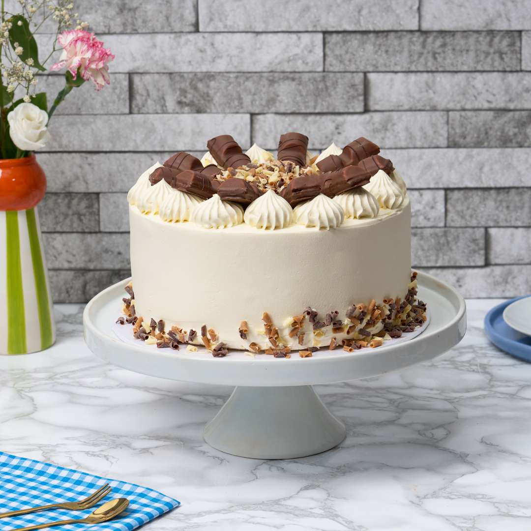 White Kinder Bueno Cake