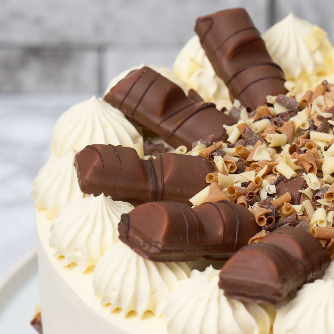 White Kinder Bueno Cake