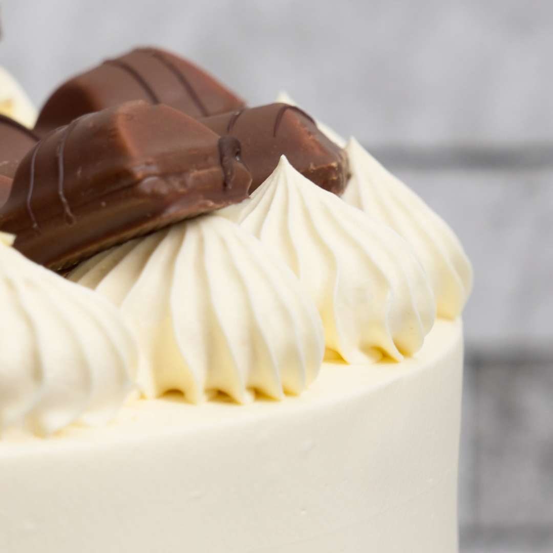 White Kinder Bueno Cake