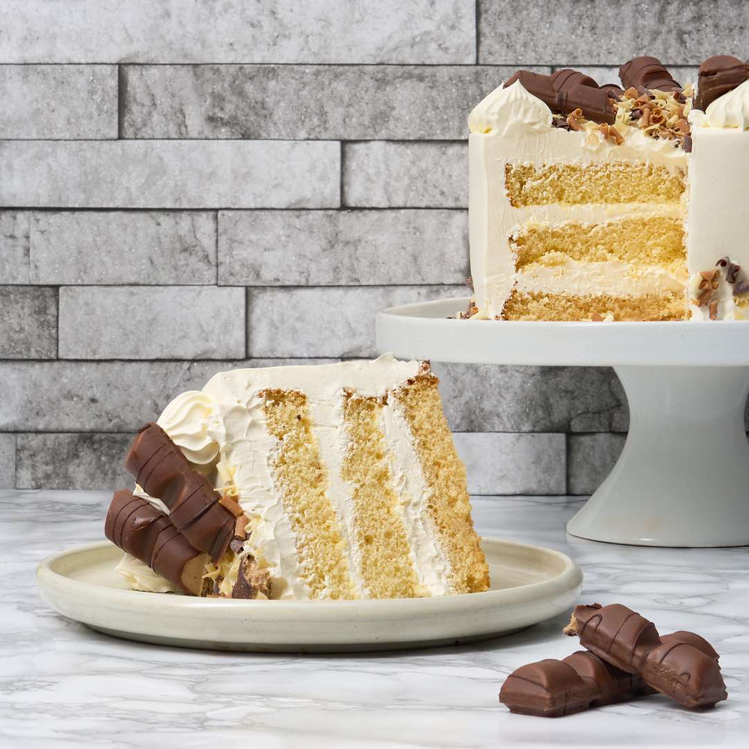 White Kinder Bueno Cake